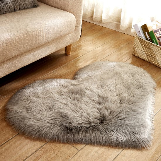 Fluffy Heart Rug – Cozy Floor Mat & Blanket for Home Decor