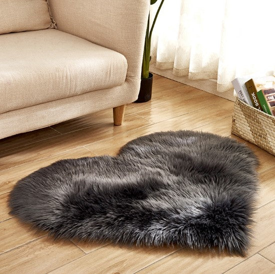 Fluffy Heart Rug – Cozy Floor Mat & Blanket for Home Decor