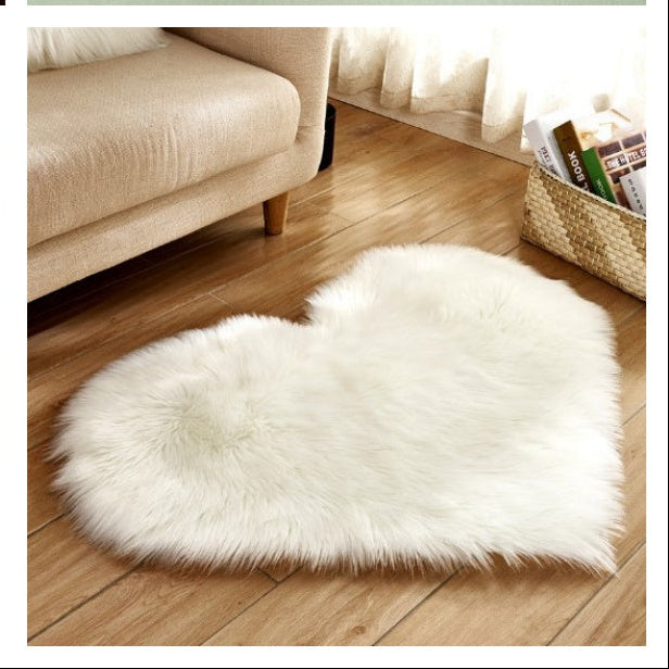 Fluffy Heart Rug – Cozy Floor Mat & Blanket for Home Decor