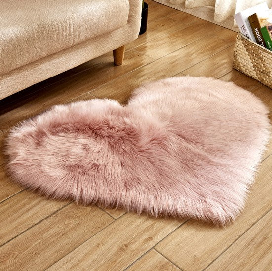 Fluffy Heart Rug – Cozy Floor Mat & Blanket for Home Decor