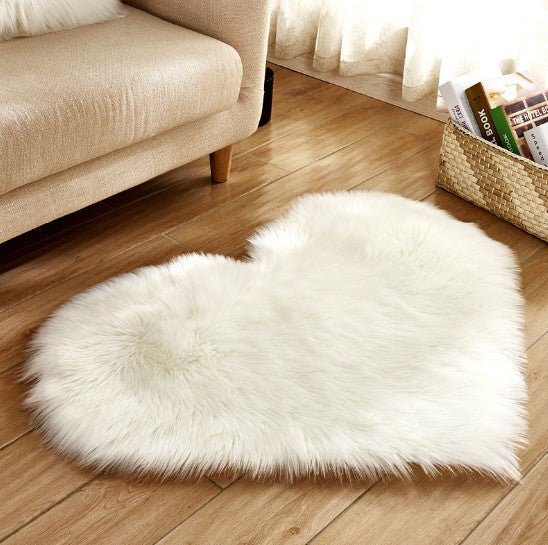 Fluffy Heart Rug – Cozy Floor Mat & Blanket for Home Decor